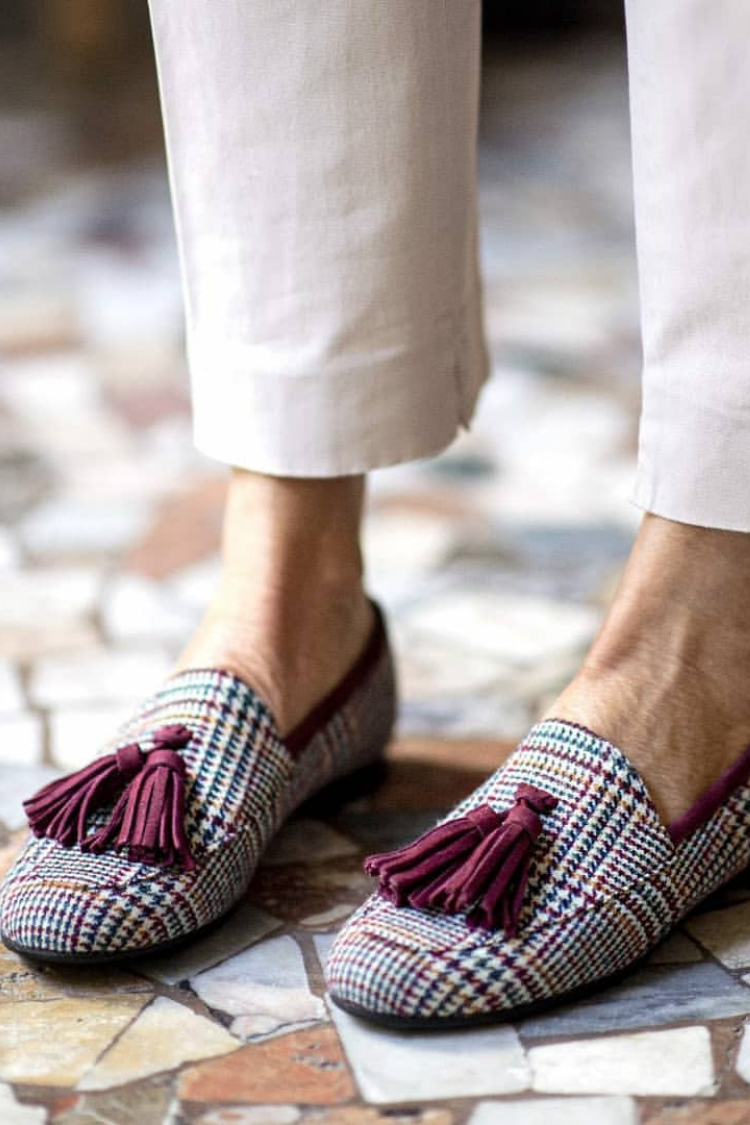 Karierte Struktur-Loafer mit Quasten im Slip-On-Stil