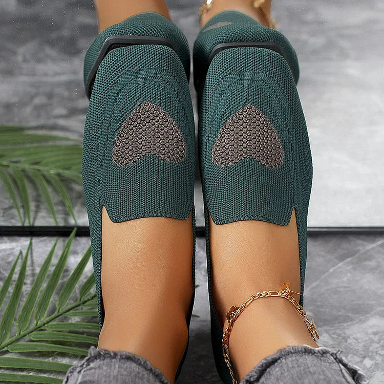 Strick-Freizeitschuhe mit Herzmuster und quadratischer Zehenpartie zum Hineinschlüpfen