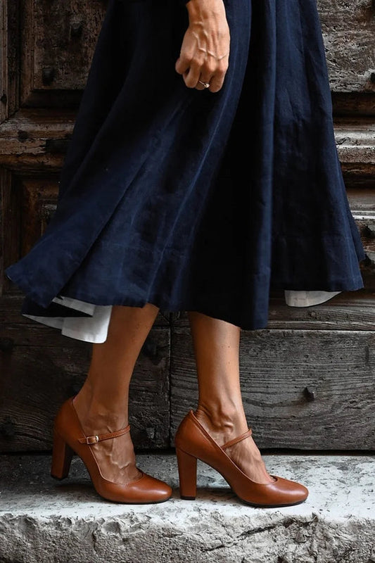 Braune klobige Low-Heels mit lässiger Riemchen-Schnalle