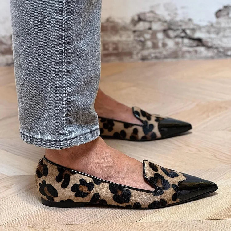 Khaki-Patchwork-Flats mit spitzer Zehenpartie und Leopardenmuster