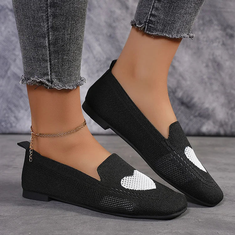 Strick-Freizeitschuhe mit Herzmuster und quadratischer Zehenpartie zum Hineinschlüpfen
