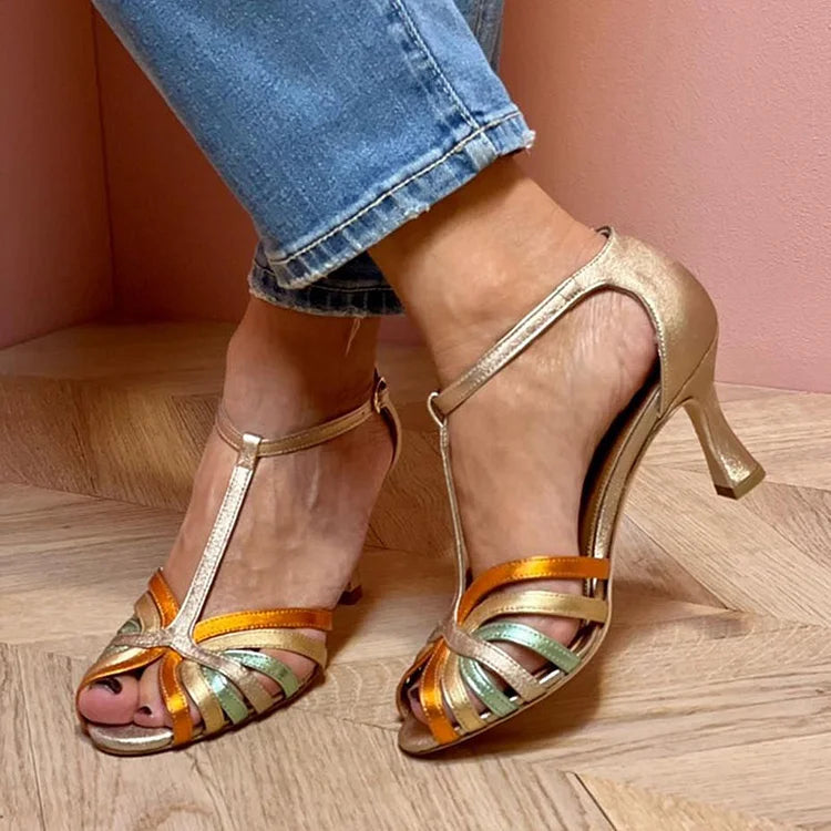 Bunte, hohl gearbeitete goldene Stiletto-Absätze mit T-Riemen und Schnalle