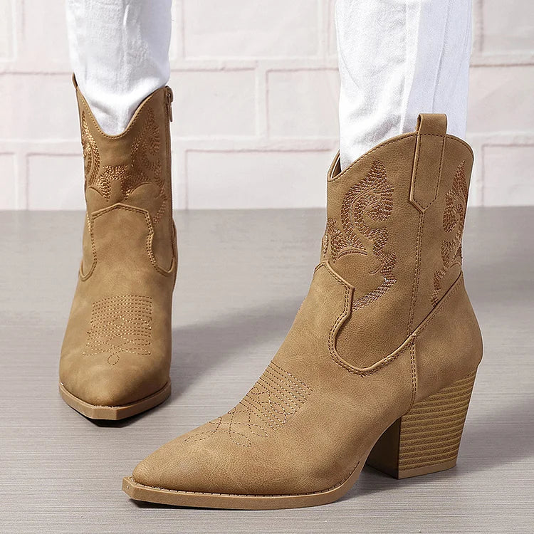 Spitz zulaufende Patchwork-Stiefeletten mit Knöchelabsatz
