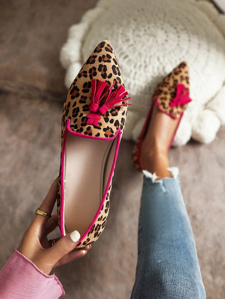 Lässige Damen-Ballerinas mit Leopardenmuster aus Wildlederimitat und Quastendekor