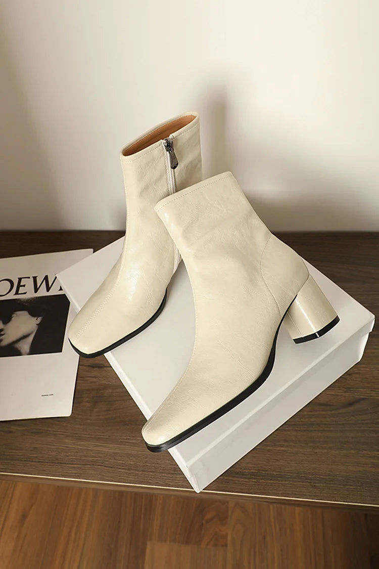 Einfarbige Stiefeletten mit Nahtdetails, eckiger Zehenpartie, Reißverschluss und klobigem Absatz