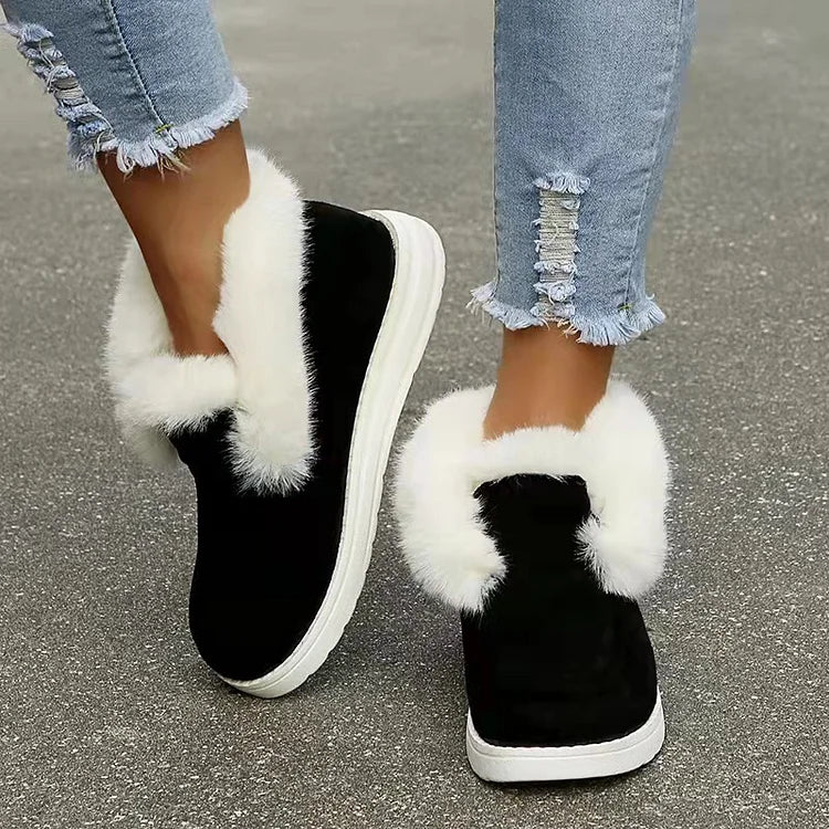 Farbenfrohe Schneestiefel mit kuscheligem Besatz und runder Zehenform