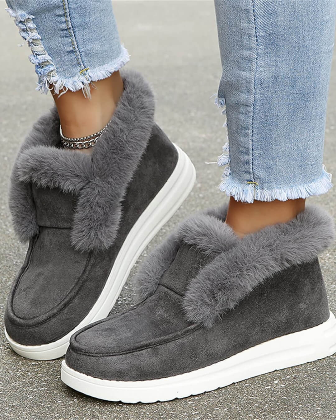 Farbenfrohe Schneestiefel mit kuscheligem Besatz und runder Zehenform