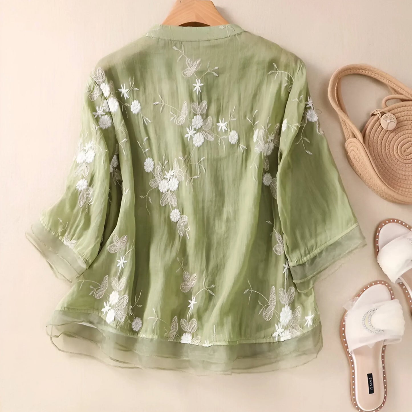 Emily | Elegantes Baumwolltop mit kunstvoll gesticktem Blumenmotiv