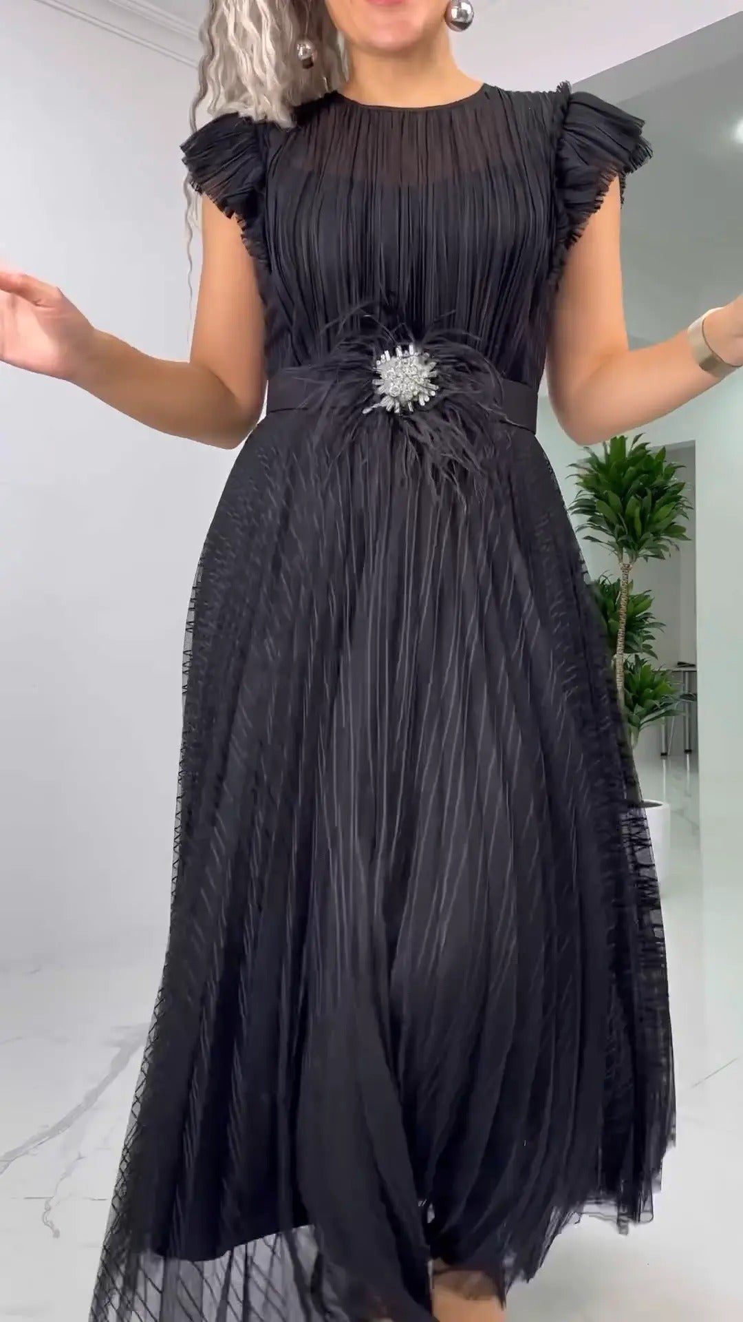 Elegantes Chiffonkleid mit tailliertem Schnitt