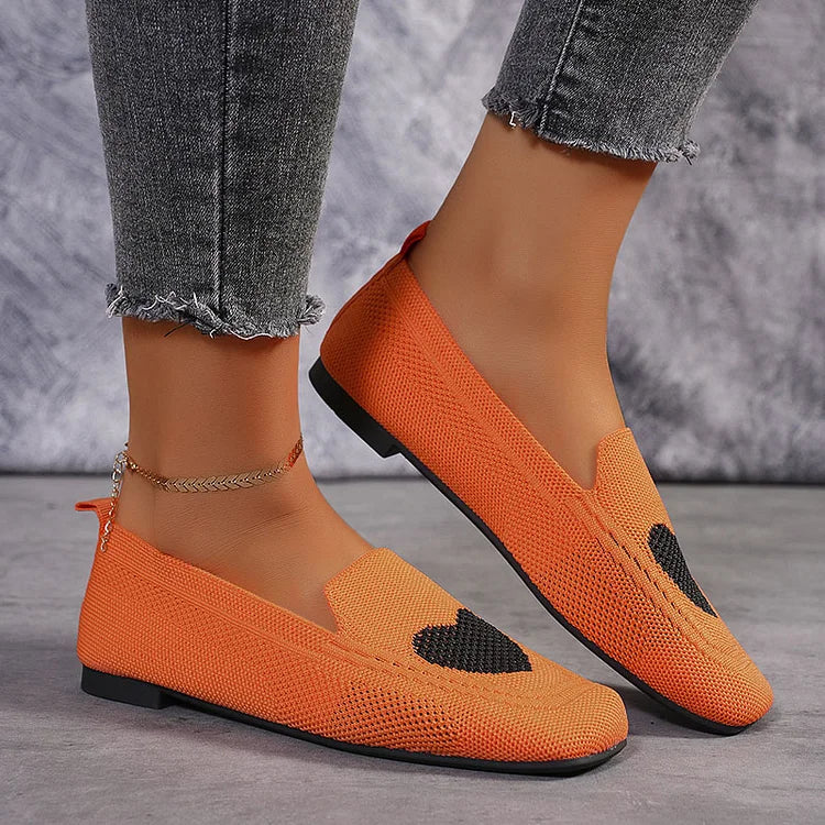 Strick-Freizeitschuhe mit Herzmuster und quadratischer Zehenpartie zum Hineinschlüpfen