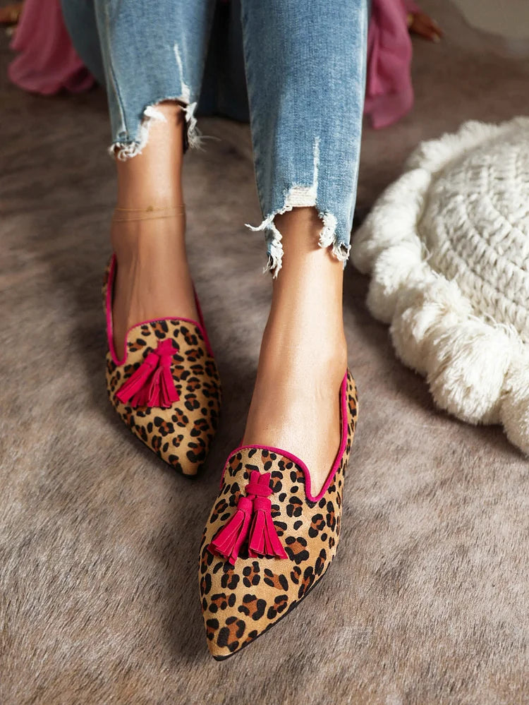 Lässige Damen-Ballerinas mit Leopardenmuster aus Wildlederimitat und Quastendekor