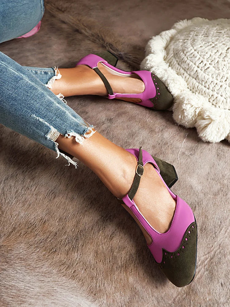 Damen High Heels aus Kunstleder mit Farbblock-Design, geschlossene Zehenpartie, klobige Absätze und ausgehöhlte Details