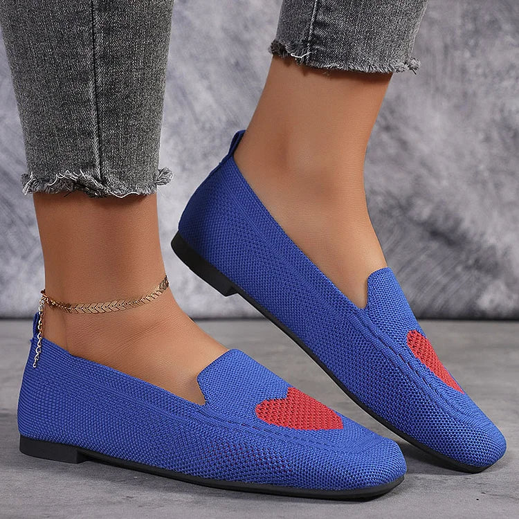 Strick-Freizeitschuhe mit Herzmuster und quadratischer Zehenpartie zum Hineinschlüpfen