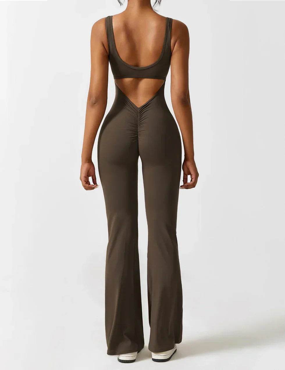 Manuela | Figurbetonender Jumpsuit mit ausgestelltem Bein