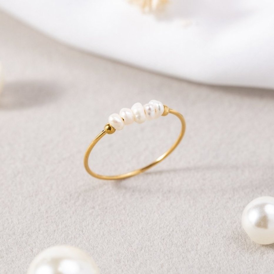 Grace | Schlichter Ring mit einer Süßwasserperle