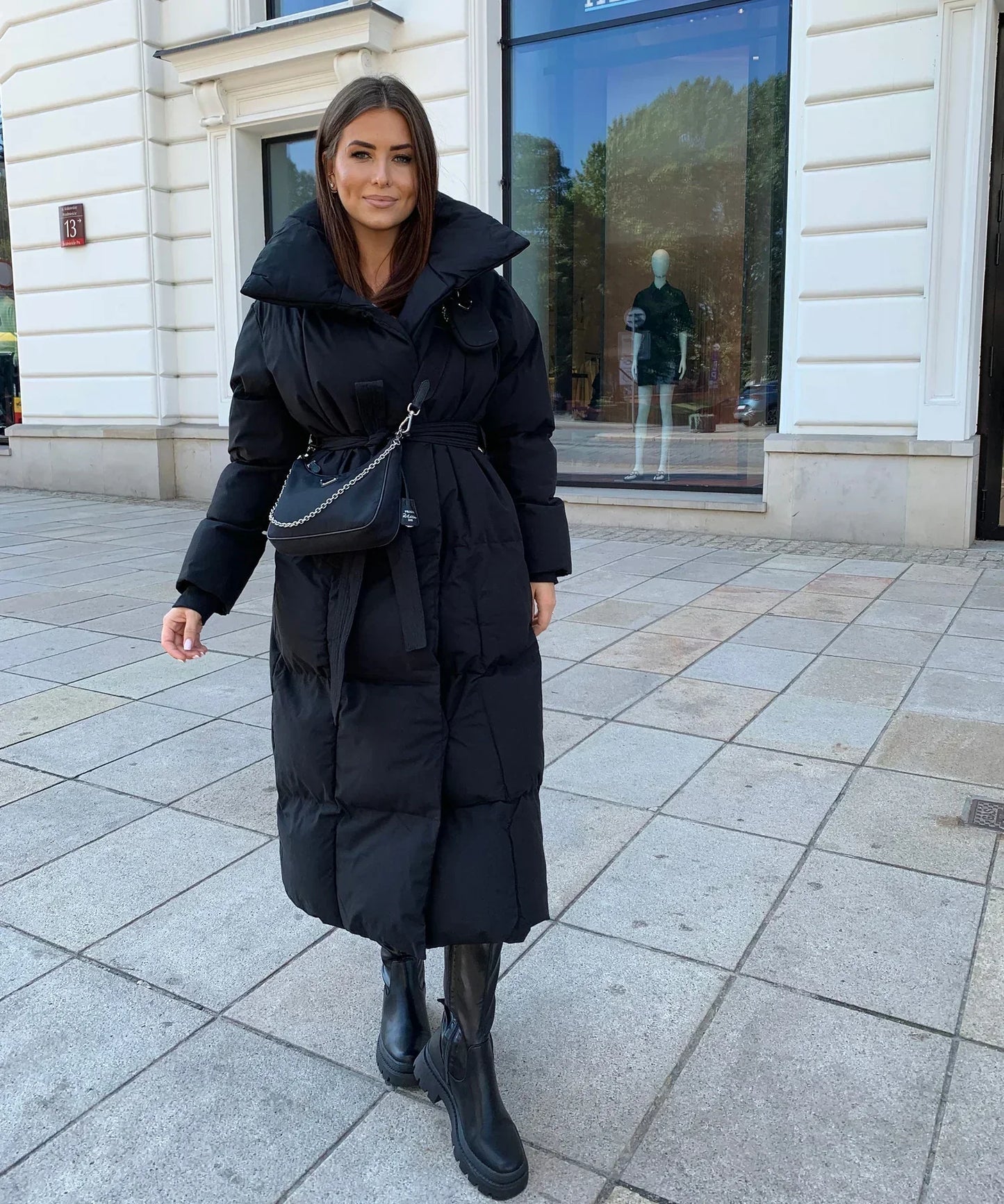 Mia | Elegante lange Pufferjacke mit Taillengürtel