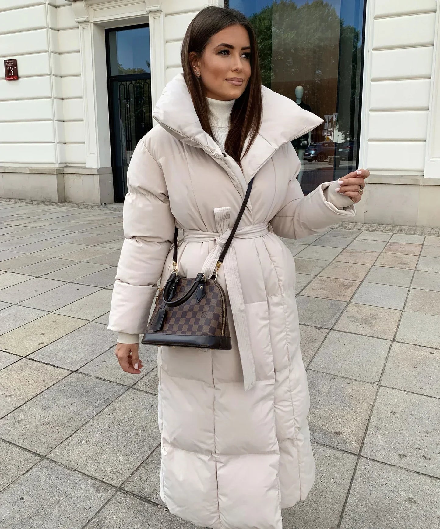Mia | Elegante lange Pufferjacke mit Taillengürtel