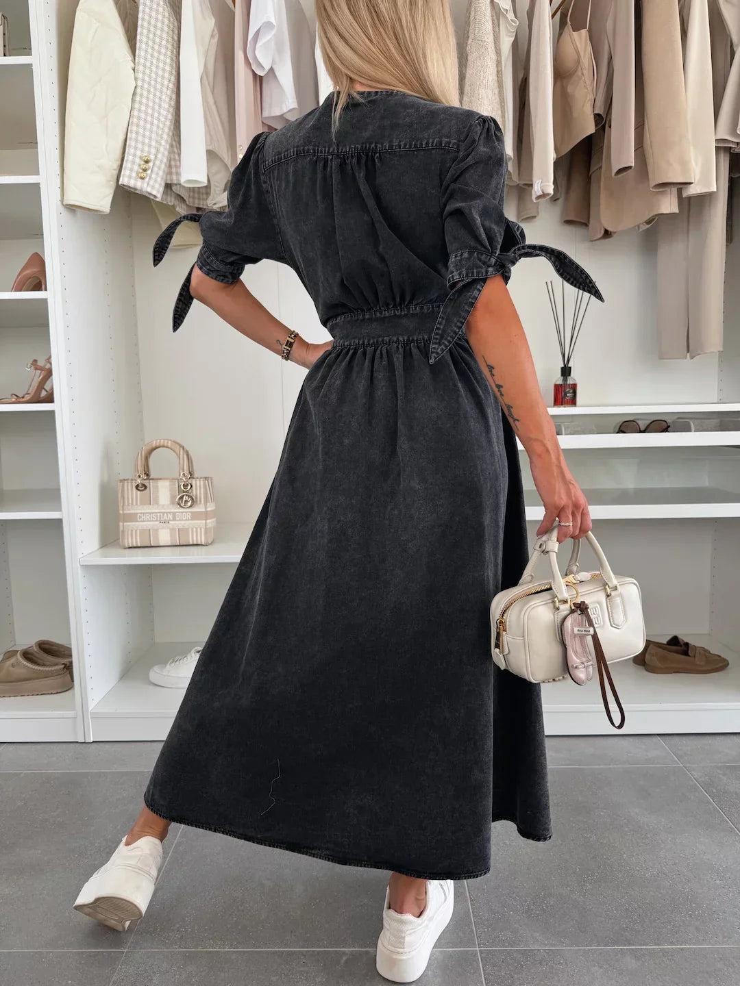 Ivanka | Funkelndes Denim-Kleid für einen zeitgemäßen Stil