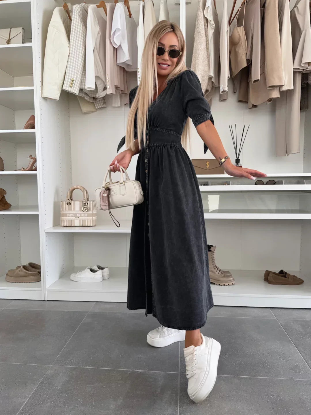 Ivanka | Funkelndes Denim-Kleid für einen zeitgemäßen Stil