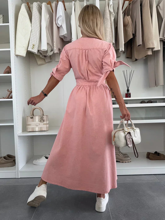 Ivanka | Funkelndes Denim-Kleid für einen zeitgemäßen Stil