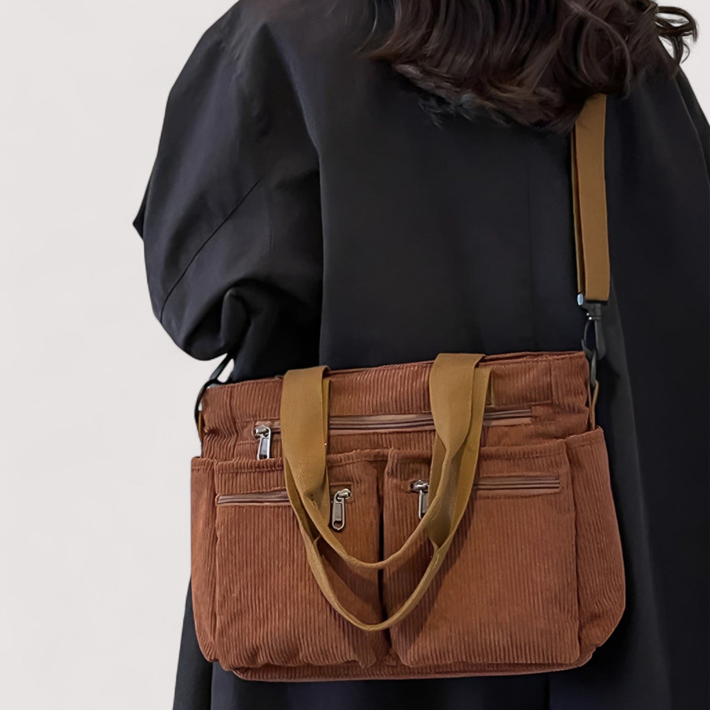 Selma™ | Geräumige Umhängetasche aus Cord