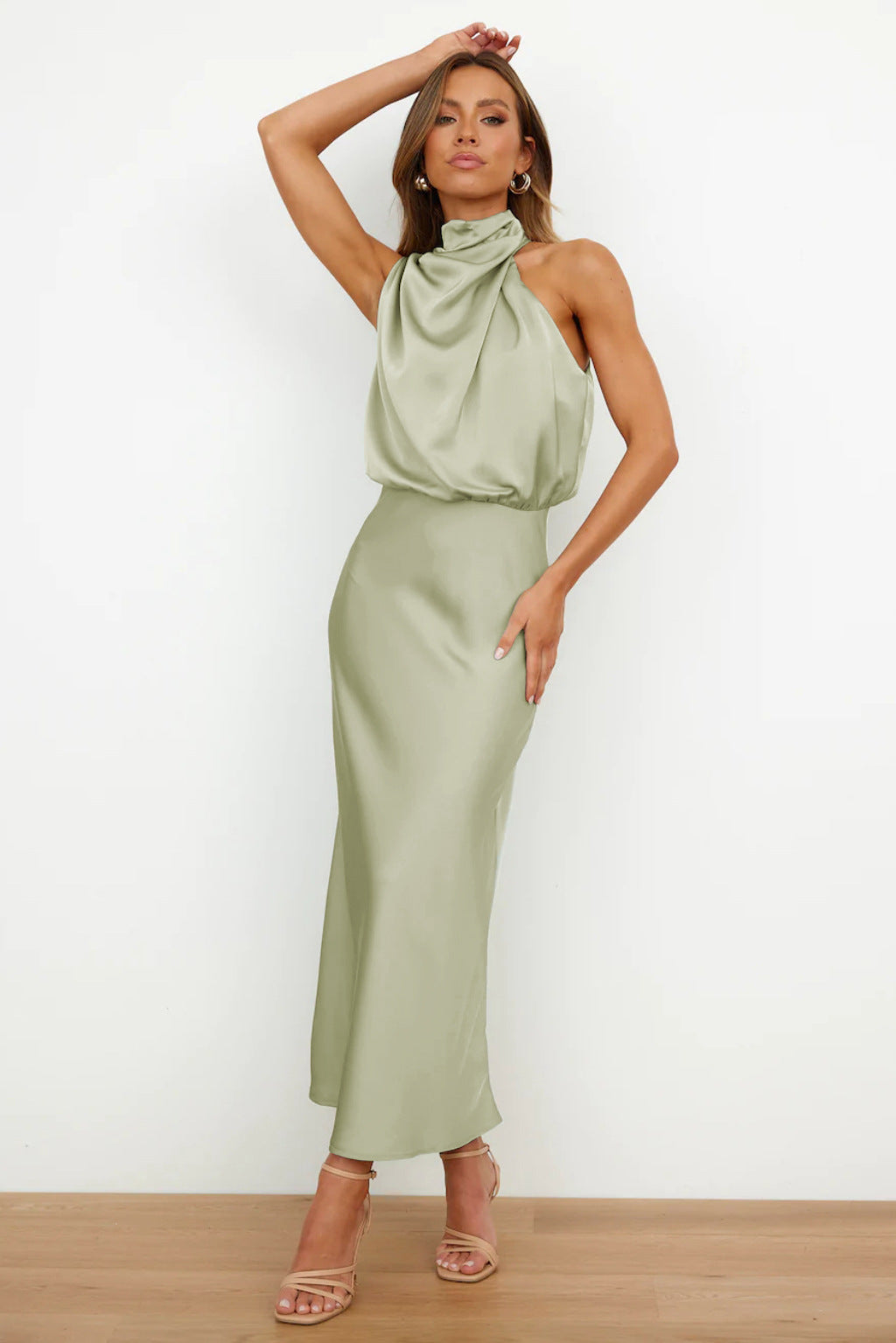 Adele | Feminines Sommerkleid mit Rückenfreiem Design