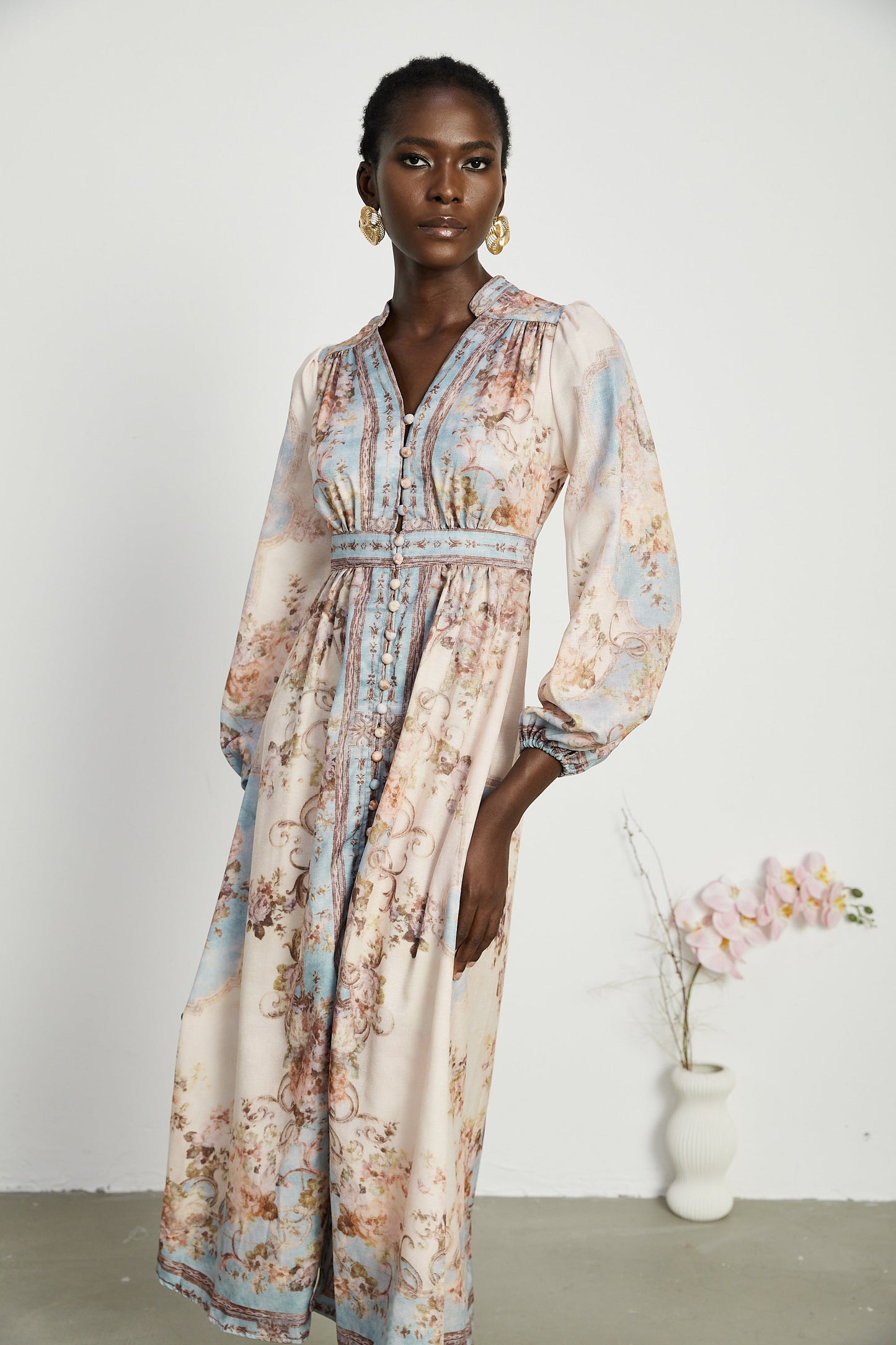 Sophie | Leichtes Midikleid mit floralem Muster und Faltendetails