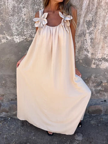 Livia | Damenkleid in einfarbigem Design mit floralen Akzenten und U-Ausschnitt