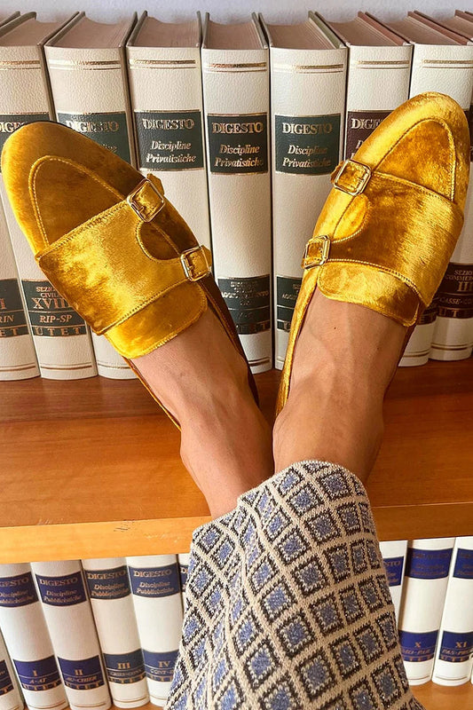 Gelbe Wildlederimitat Slip-On-Slipper mit Schnallen und dekorativen Details