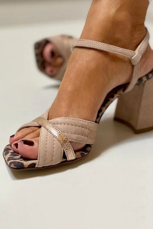 Khakifarbene, robuste Peep-Toe-High Heels mit Patchwork-Leopardenmuster