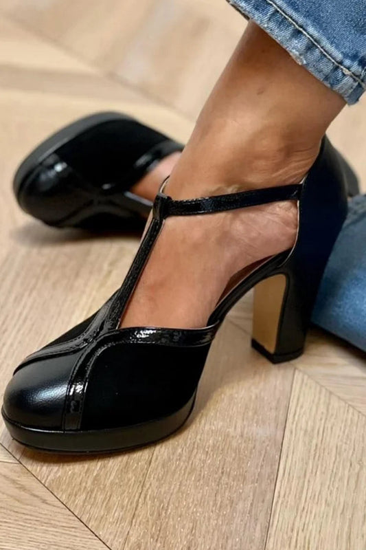 Schwarze, auffällige High Heels mit Farbblock-T-Riemen und geschlossener Zehenpartie