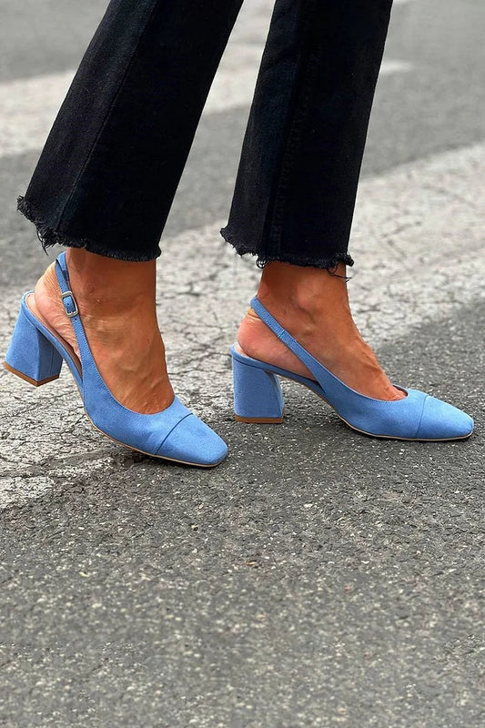 Futuristische, blaue Pumps mit quadratischer Zehenpartie und Patchwork-Slingback