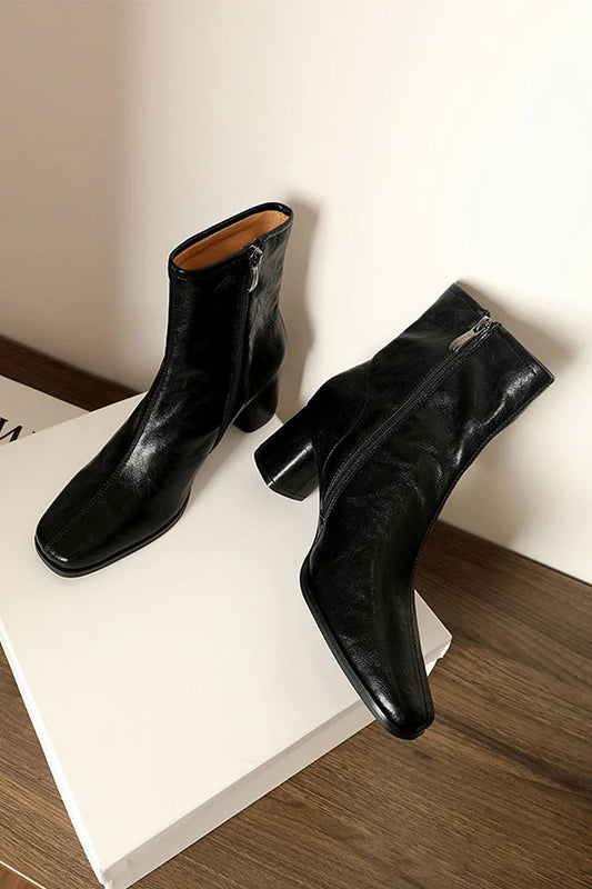 Einfarbige Stiefeletten mit Nahtdetails, eckiger Zehenpartie, Reißverschluss und klobigem Absatz