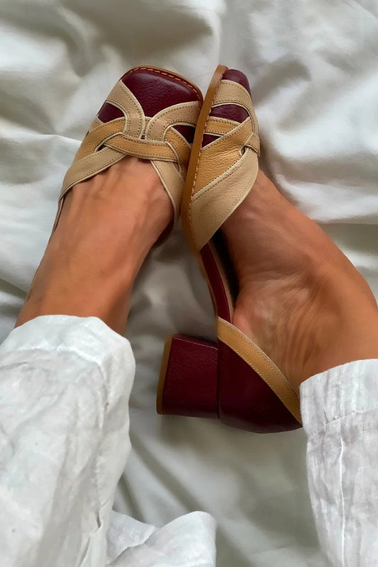 Gewebte Colorblock-Slipper mit quadratischer Zehenpartie und stilvollen, klobigen Absätzen