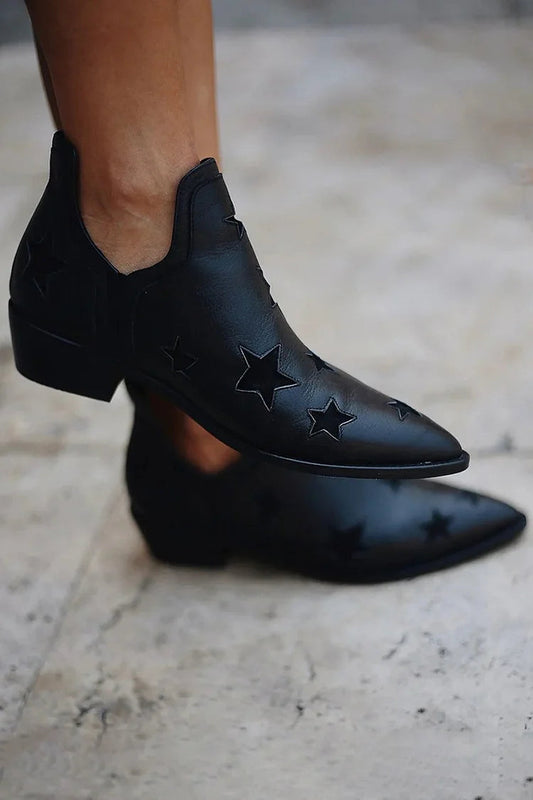 Schwarze Stiefeletten mit spitzem Zehenbereich und Sternen-Design