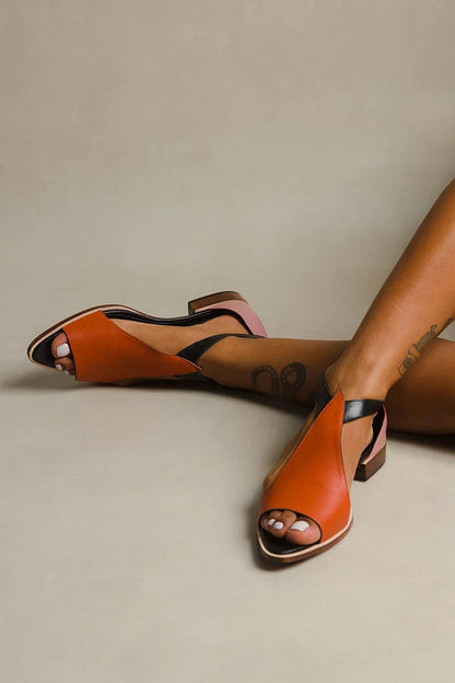 Modische Peep-Toe-Sandalen mit Farbblock-Ausschnitt und spitzem Design