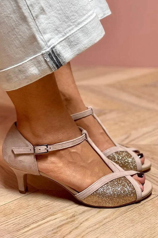 Stylische Glitzer-Peeptoe mit Patchwork-Schnalle und T-Riemen in Taupe – Kitten-Heels