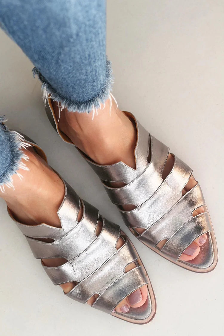 Bequeme Slip-On-Flats mit spitzem Peep-Toe und luftiger Aussparung
