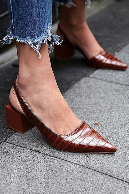 Elegante Slingback-Pumps mit Krokodilleder-Muster und unregelmäßigem, spitzem Zehenbereich