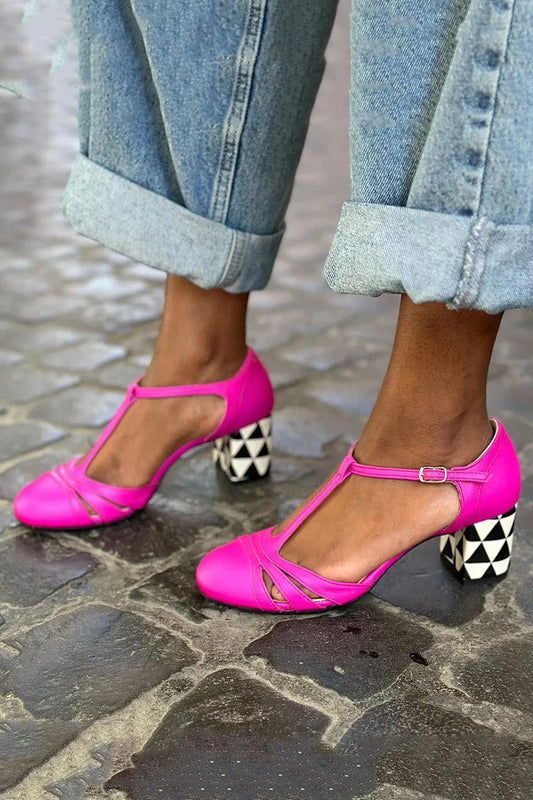 Geo T-Riemen Fuchsia mit Hohlem Muster, Druckschnalle und Klobigen Absätzen