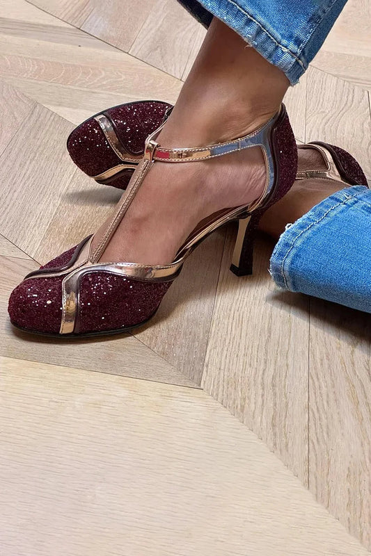 Farbblock-Stiletto-Absätze mit T-Riemen und funkelnder burgunderroter Schnalle [Vorbestellung]
