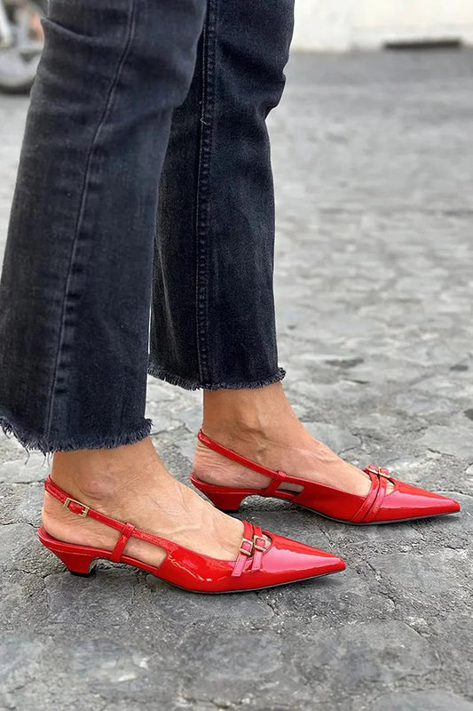 Rote Slingback-Spannriemen mit Schnalle und spitzer Zehenpartie – Niedrige Absätze [Vorbestellung]