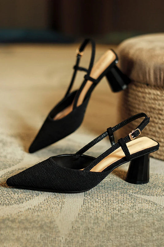 Elegante Satin Slingback mit Struktur und Spitz zulaufendem Design – Klobige Absätze