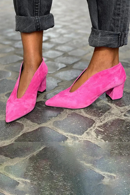 Spitz zulaufende Slip-On-Schuhe aus Kunstleder mit Ausschnitten