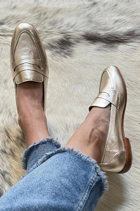 Goldene Patchwork-Loafer mit runder Zehenpartie und metallischem Glanz