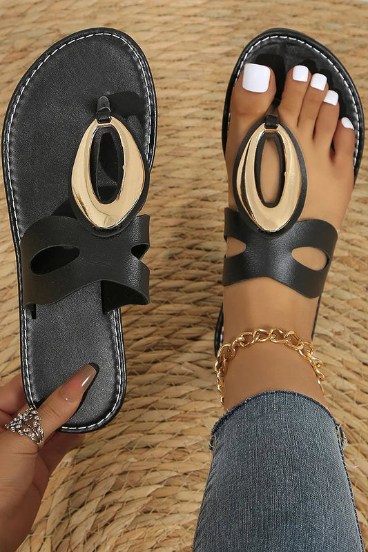Bequeme Flip-Flops mit dekorativem Metallring und Ziernähten