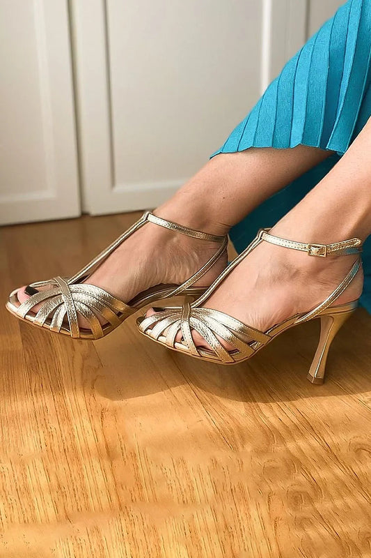 Goldene Stiletto-Absätze mit Peeptoes und T-Riemenverschluss
