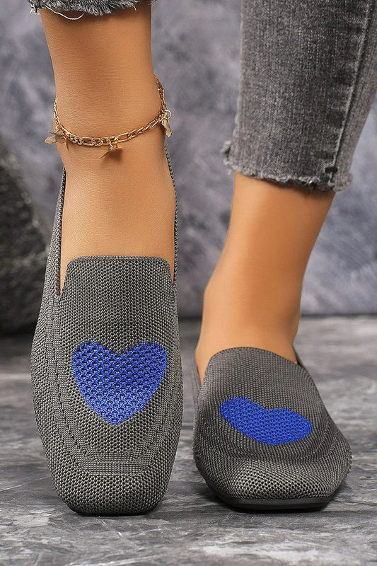 Strick-Freizeitschuhe mit Herzmuster und quadratischer Zehenpartie zum Hineinschlüpfen