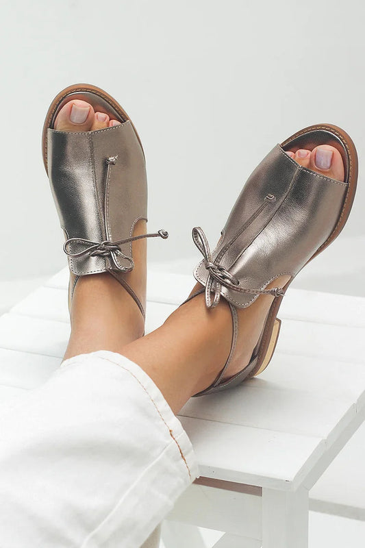 Silberne Metallic-Patchwork-Schnürsandalen mit Peeptoe und klobigen Absätzen