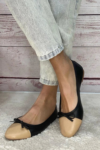 Schwarze Ballerinas mit Farbblock-Schleifenakzent und runder Zehenform